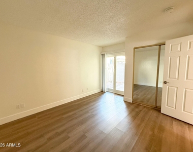 7772 N 19th Drive - Photo Thumbnail 16