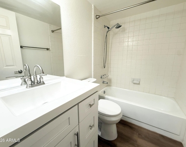 7772 N 19th Drive - Photo Thumbnail 18