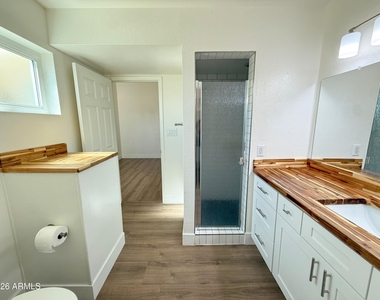 7772 N 19th Drive - Photo Thumbnail 9