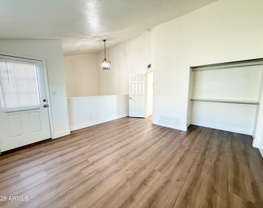 7772 N 19th Drive - Photo Thumbnail 12