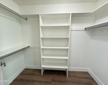 7772 N 19th Drive - Photo Thumbnail 10
