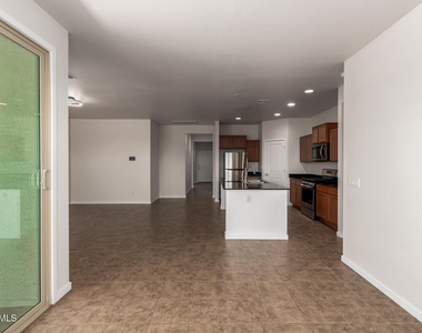 4123 S 97th Drive - Photo Thumbnail 10