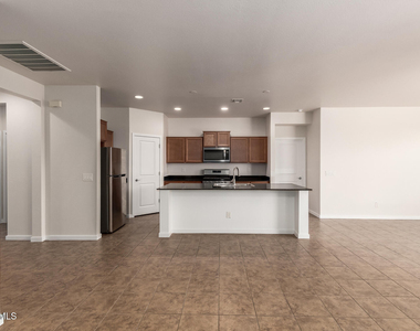 4123 S 97th Drive - Photo Thumbnail 6