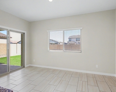 40320 W Bravo Drive - Photo Thumbnail 12