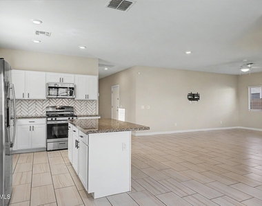 40320 W Bravo Drive - Photo Thumbnail 11