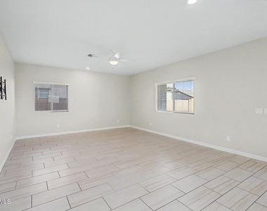 40320 W Bravo Drive - Photo Thumbnail 6