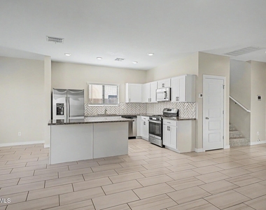 40320 W Bravo Drive - Photo Thumbnail 9