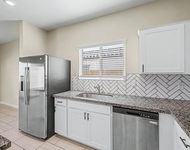 40320 W Bravo Drive - Photo Thumbnail 10
