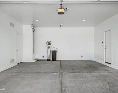 40320 W Bravo Drive - Photo Thumbnail 33