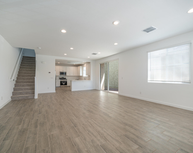 8326 E Prairie Avenue - Photo Thumbnail 7