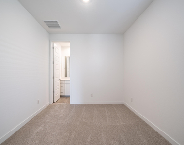 8326 E Prairie Avenue - Photo Thumbnail 17