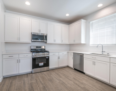8326 E Prairie Avenue - Photo Thumbnail 4