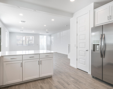 8326 E Prairie Avenue - Photo Thumbnail 11