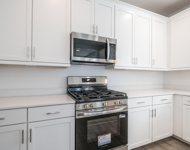 8326 E Prairie Avenue - Photo Thumbnail 5