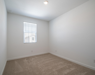 8326 E Prairie Avenue - Photo Thumbnail 16