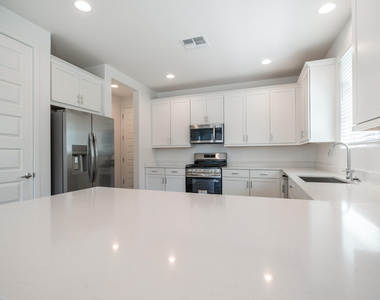 8326 E Prairie Avenue - Photo Thumbnail 3