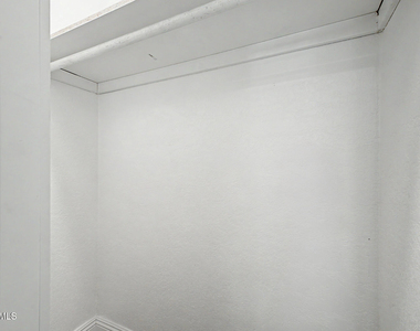 723 E Sunnyslope Lane - Photo Thumbnail 18