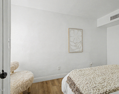 723 E Sunnyslope Lane - Photo Thumbnail 20