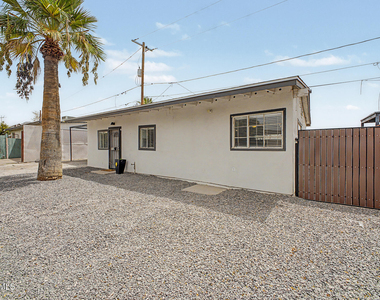 723 E Sunnyslope Lane - Photo Thumbnail 1