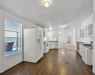 8601 N 103rd Avenue - Photo Thumbnail 11