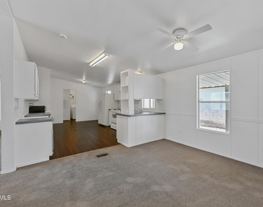 8601 N 103rd Avenue - Photo Thumbnail 7