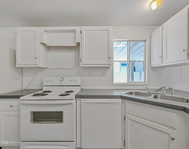 8601 N 103rd Avenue - Photo Thumbnail 9