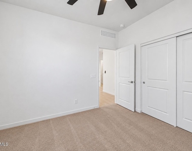 16033 W Cottontail Lane - Photo Thumbnail 14