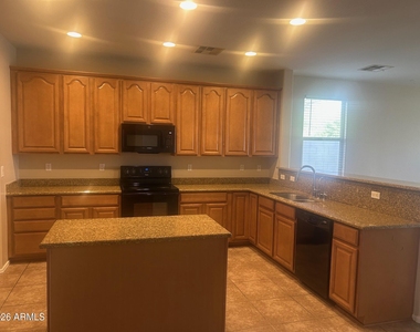 681 E Navajo Trail - Photo Thumbnail 5
