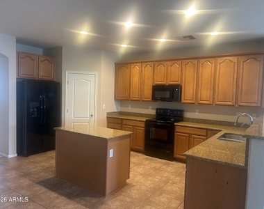 681 E Navajo Trail - Photo Thumbnail 4