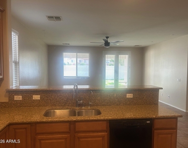 681 E Navajo Trail - Photo Thumbnail 7