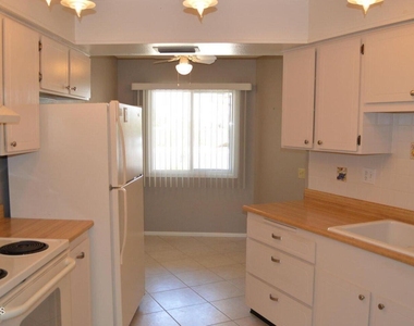 19238 N Camino Del Sol -- - Photo Thumbnail 8