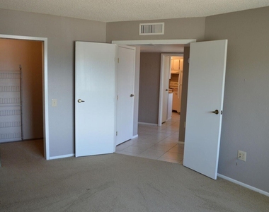 19238 N Camino Del Sol -- - Photo Thumbnail 13