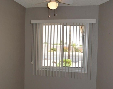 19238 N Camino Del Sol -- - Photo Thumbnail 9