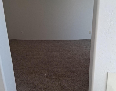 12727 W Milton Drive - Photo Thumbnail 10