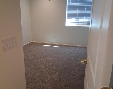 12727 W Milton Drive - Photo Thumbnail 15