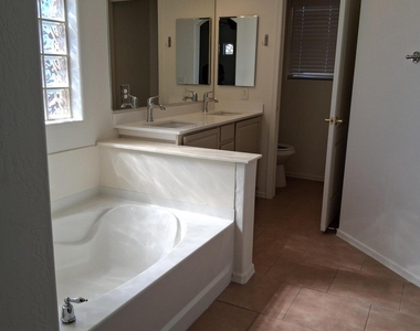 12727 W Milton Drive - Photo Thumbnail 8