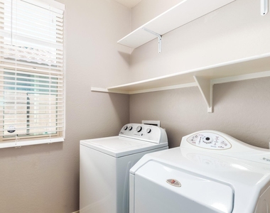 3517 N 34th Street - Photo Thumbnail 6