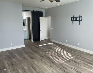 3517 N 34th Street - Photo Thumbnail 4