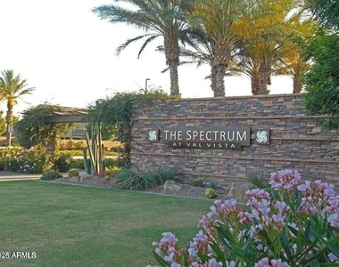 2751 S Southwind Drive - Photo Thumbnail 7