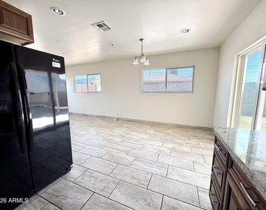 2739 W Rancho Drive - Photo Thumbnail 9