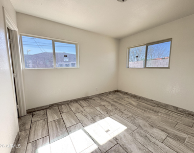 2739 W Rancho Drive - Photo Thumbnail 21