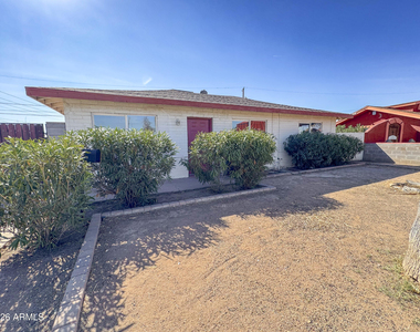 2739 W Rancho Drive - Photo Thumbnail 1