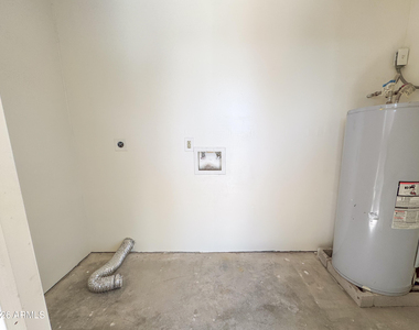 2739 W Rancho Drive - Photo Thumbnail 24