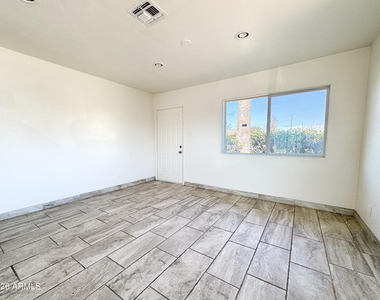 2739 W Rancho Drive - Photo Thumbnail 3