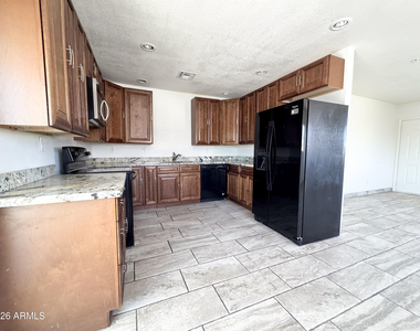 2739 W Rancho Drive - Photo Thumbnail 7
