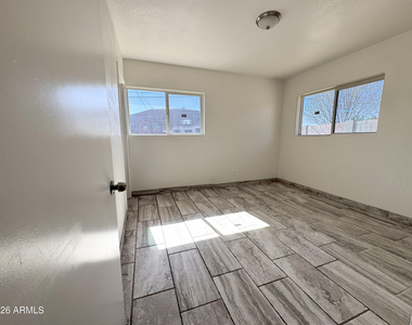 2739 W Rancho Drive - Photo Thumbnail 20