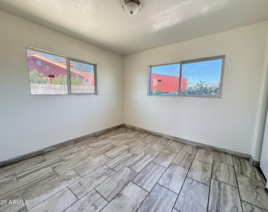 2739 W Rancho Drive - Photo Thumbnail 17