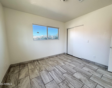 2739 W Rancho Drive - Photo Thumbnail 18