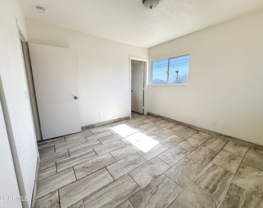 2739 W Rancho Drive - Photo Thumbnail 22