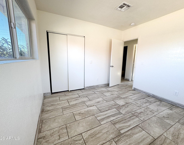2739 W Rancho Drive - Photo Thumbnail 19